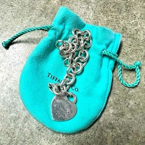 Tiffany&Co Charm Heart Bracelet, White Gold